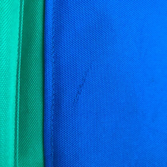 Vintage United Colors of Benetton Blue Green Red Duffel Travel Bag Weekender - Picture 16 of 16